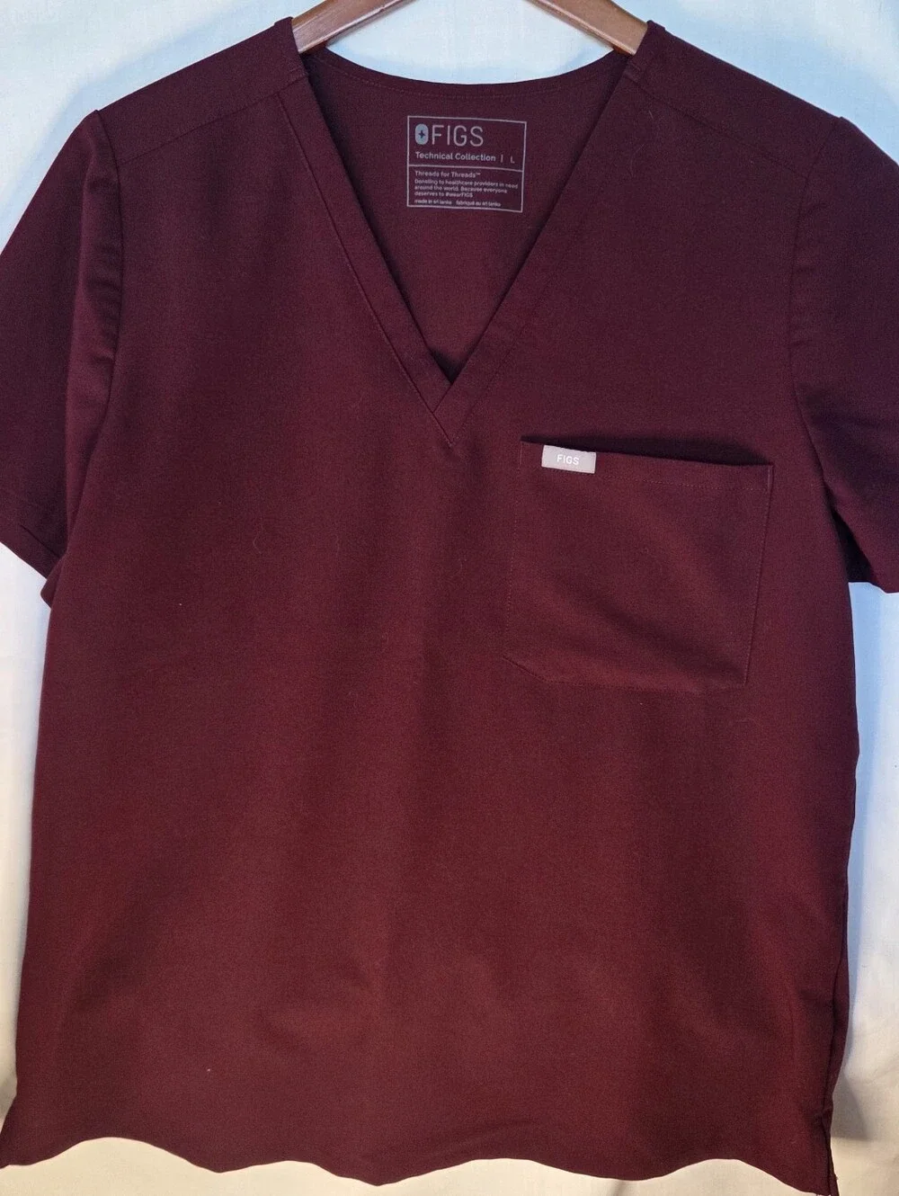 FIGS Catarina One Pocket Scrub Top Burgundy Women’s Sz L Short Sleeve Technical